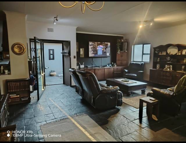 3 BEDROOM HOUSE FOR SALE IN VANDERBIJLPARK SE 2